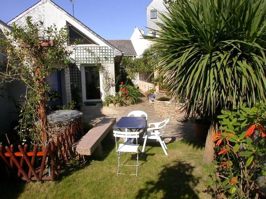 Maison A 100M De La Mer Avec Wifi, Place Ste-Anne A Tregastel - Ref 43