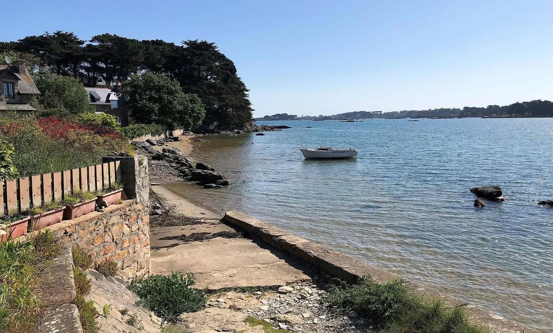 Maison A 100M De La Mer Avec Wifi, Place Ste-Anne A Tregastel - Ref 43 Francie